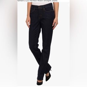 Black Levi’s 525 straight leg size 16